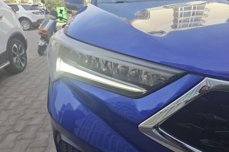 Used Acura CDX 2016 1.5T Two-Wheel Drive Deluxe Edition Right Front Headlight