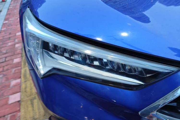 Used Acura CDX 2016 1.5T Two-Wheel Drive Deluxe Edition Right Front Headlight