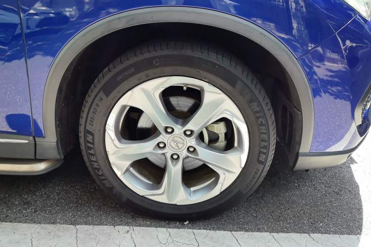 Used Acura CDX 2016 1.5T Two-Wheel Drive Deluxe Edition Right Front Wheel Hub