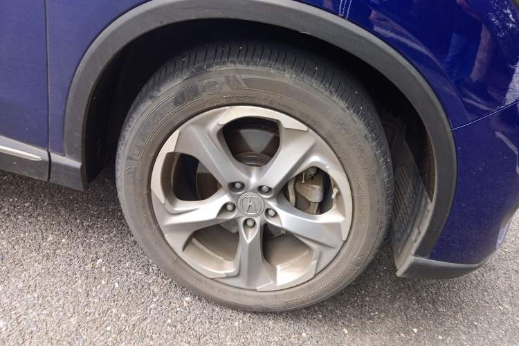 Used Acura CDX 2016 1.5T Two-Wheel Drive Deluxe Edition Right Front Wheel Hub