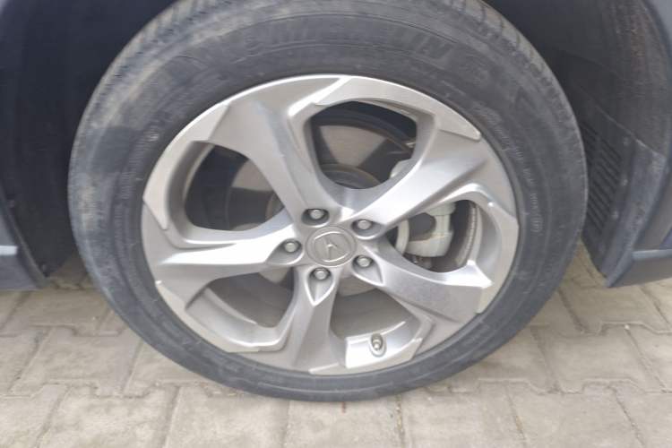 Used Acura CDX 2016 1.5T Two-Wheel Drive Deluxe Edition Right Front Wheel Hub
