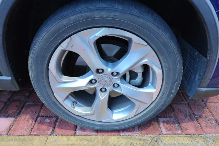 Used Acura CDX 2016 1.5T Two-Wheel Drive Deluxe Edition Right Front Wheel Hub