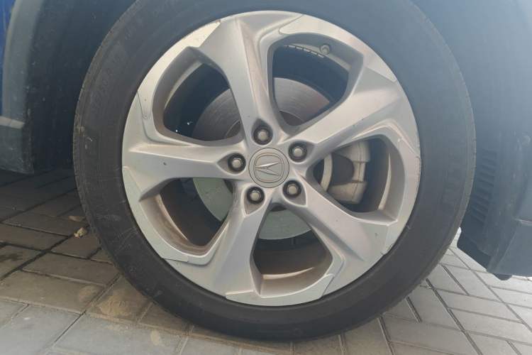 Used Acura CDX 2016 1.5T Two-Wheel Drive Deluxe Edition Right Front Wheel Hub
