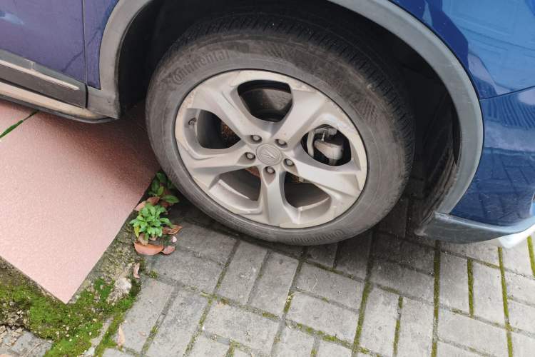 Used Acura CDX 2016 1.5T Two-Wheel Drive Deluxe Edition Right Front Wheel Hub