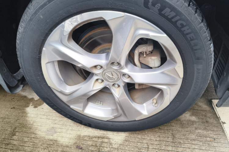 Used Acura CDX 2016 1.5T Two-Wheel Drive Deluxe Edition Right Front Wheel Hub