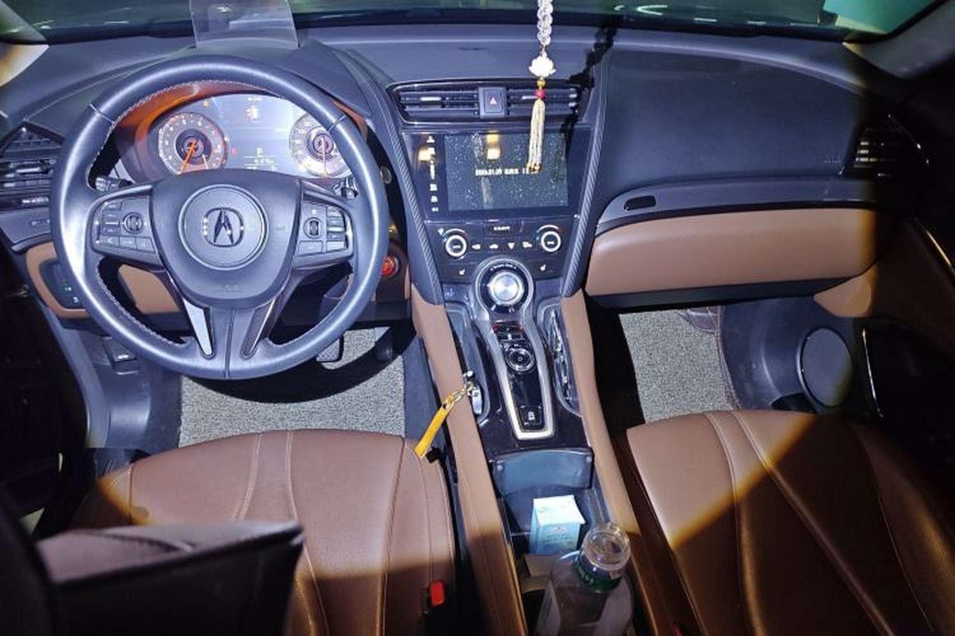 Used Acura CDX 2016 1.5T Two-Wheel Drive Deluxe Edition Center Console