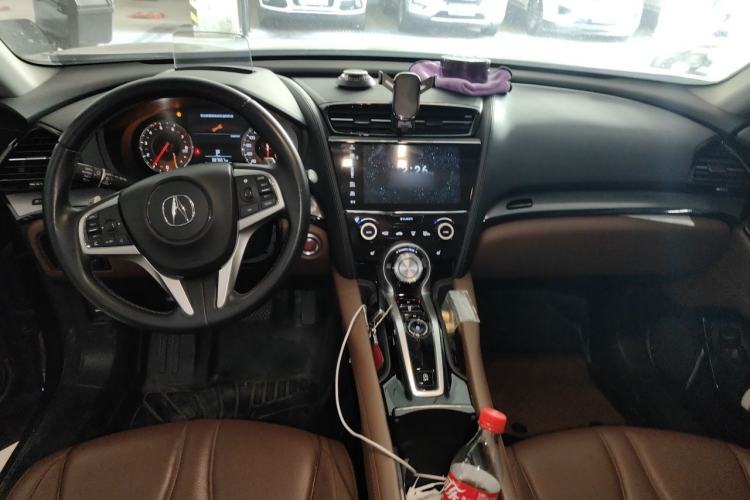 Used Acura CDX 2016 1.5T Two-Wheel Drive Deluxe Edition Center Console