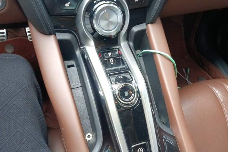 Used Acura CDX 2016 1.5T Two-Wheel Drive Deluxe Edition Gear Lever