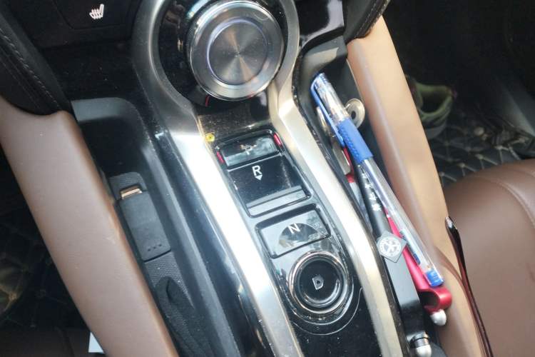Used Acura CDX 2016 1.5T Two-Wheel Drive Deluxe Edition Gear Lever