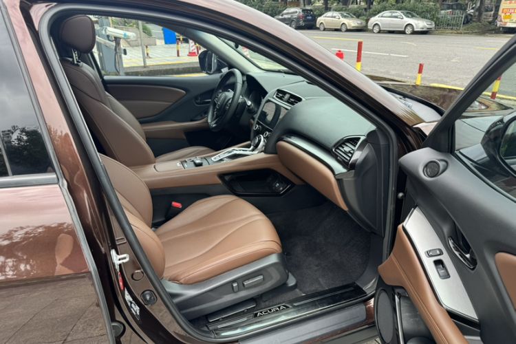 Used Acura CDX 2016 1.5T Two-Wheel Drive Deluxe Edition Interior 4
