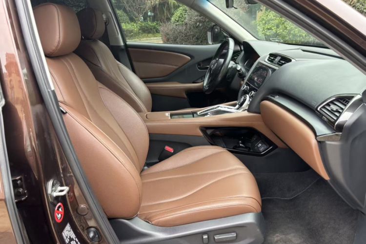 Used Acura CDX 2016 1.5T Two-Wheel Drive Deluxe Edition Interior 9
