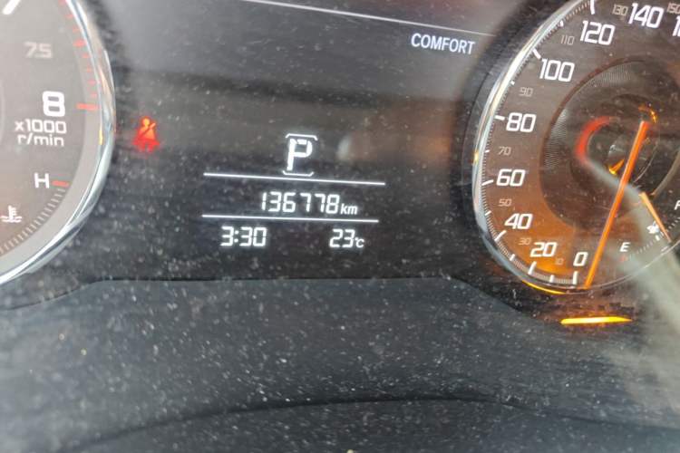 Used Acura CDX 2016 1.5T Two-Wheel Drive Deluxe Edition Odometer Close Up