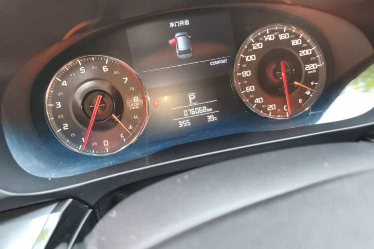 Used Acura CDX 2016 1.5T Four-Wheel Drive Smart Edition Odometer Close Up
