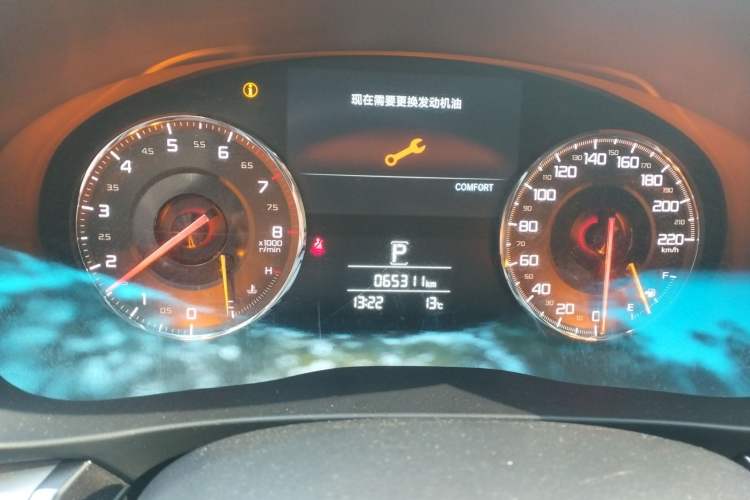 Used Acura CDX 2016 1.5T Two-Wheel Drive Deluxe Edition Odometer Close Up