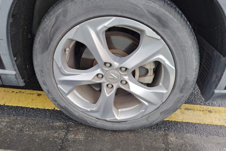 Used Acura CDX 2016 1.5T Two-Wheel Drive Deluxe Edition Right Front Wheel Hub