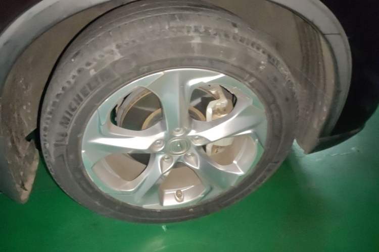 Used Acura CDX 2016 1.5T Two-Wheel Drive Deluxe Edition Right Front Wheel Hub