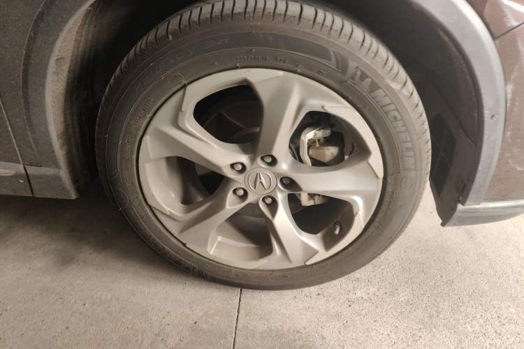 Used Acura CDX 2016 1.5T Two-Wheel Drive Deluxe Edition Right Front Wheel Hub