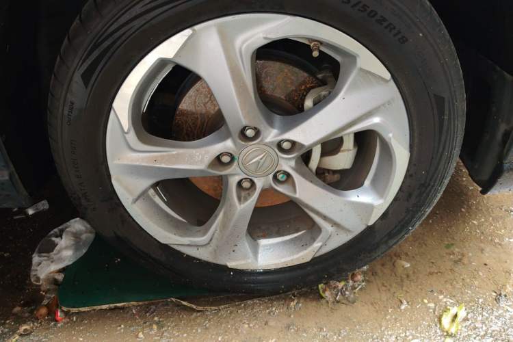 Used Acura CDX 2016 1.5T Two-Wheel Drive Deluxe Edition Right Front Wheel Hub