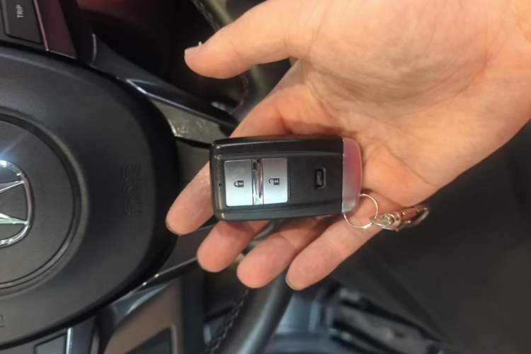Used Acura CDX 2016 1.5T Two-Wheel Drive Deluxe Edition Vehicle Key