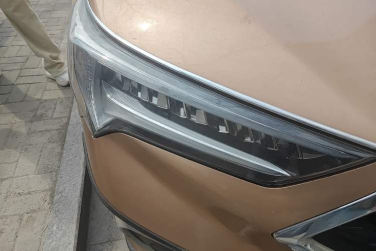 Used Acura CDX 2016 1.5T Two-Wheel Drive Deluxe Edition Right Front Headlight