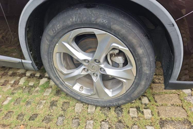 Used Acura CDX 2016 1.5T Two-Wheel Drive Deluxe Edition Right Front Wheel Hub