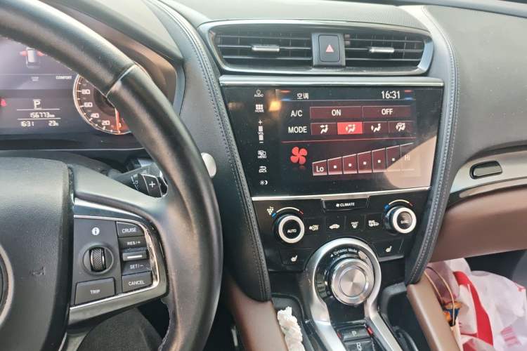 Used Acura CDX 2016 1.5T Two-Wheel Drive Deluxe Edition Audio And AC Panel