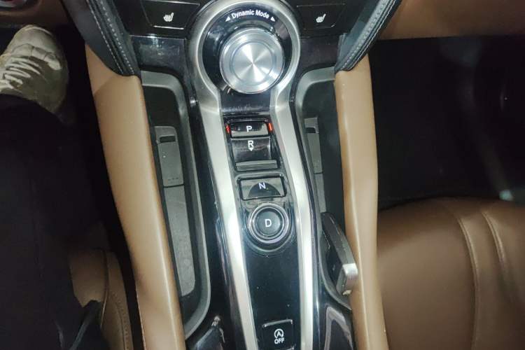 Used Acura CDX 2016 1.5T Two-Wheel Drive Deluxe Edition Gear Lever
