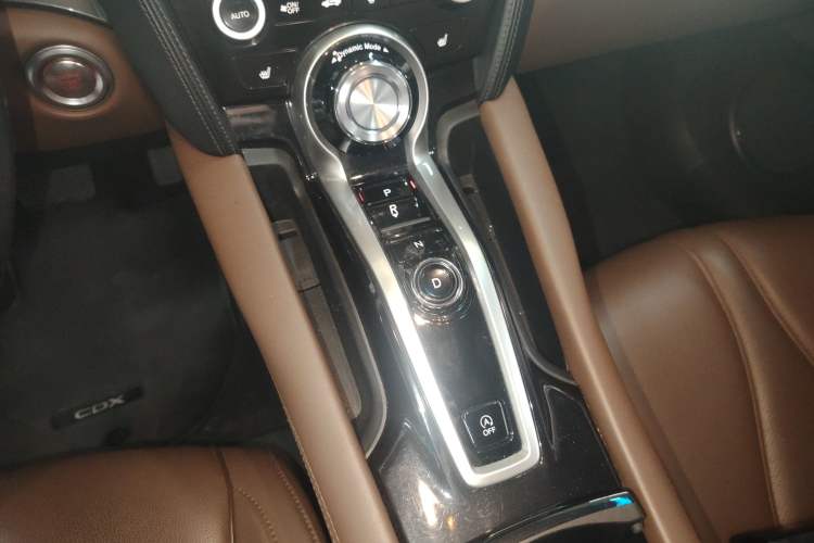 Used Acura CDX 2016 1.5T Two-Wheel Drive Deluxe Edition Gear Lever