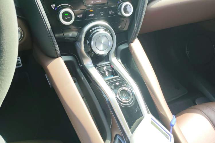 Used Acura CDX 2016 1.5T Two-Wheel Drive Deluxe Edition Gear Lever