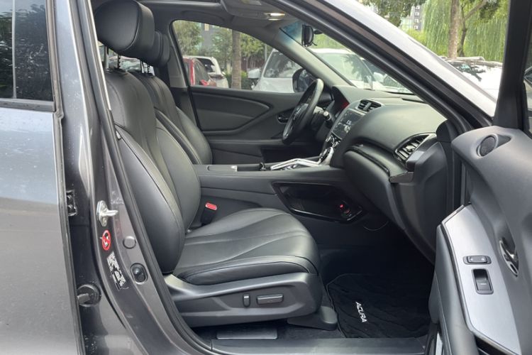 Used Acura CDX 2016 1.5T Two-Wheel Drive Deluxe Edition Interior 10
