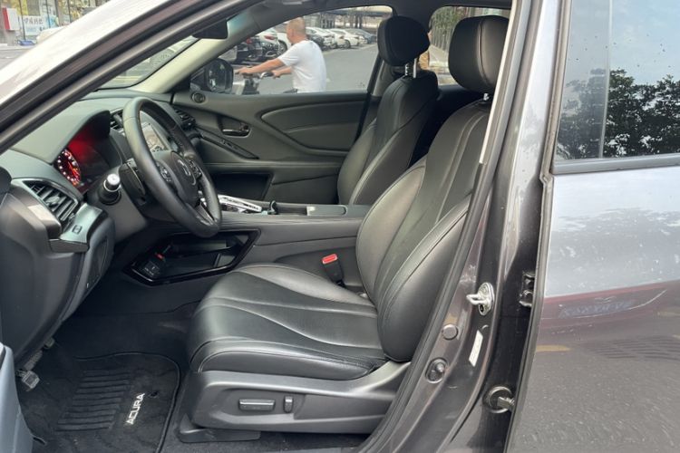 Used Acura CDX 2016 1.5T Two-Wheel Drive Deluxe Edition Interior 5