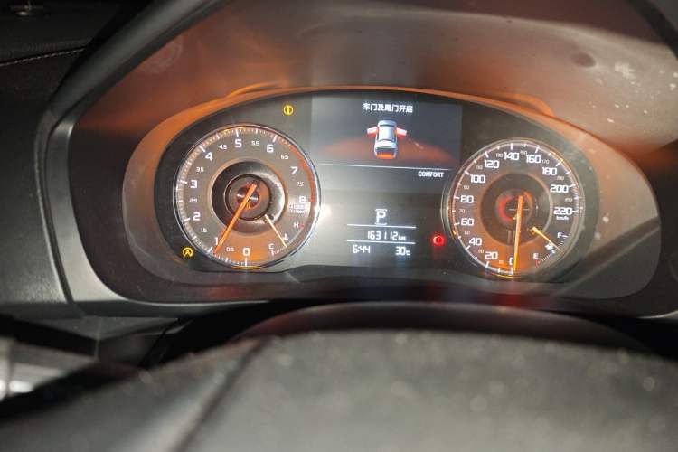 Used Acura CDX 2016 1.5T Two-Wheel Drive Deluxe Edition Odometer Close Up