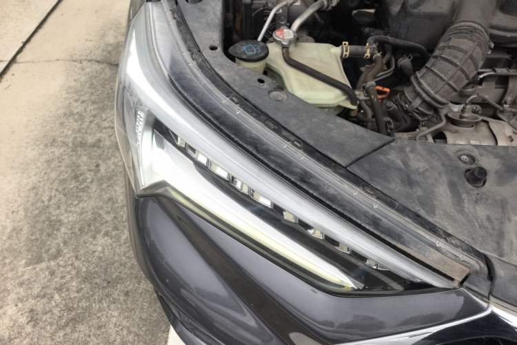 Used Acura CDX 2016 1.5T Two-Wheel Drive Deluxe Edition Right Front Headlight