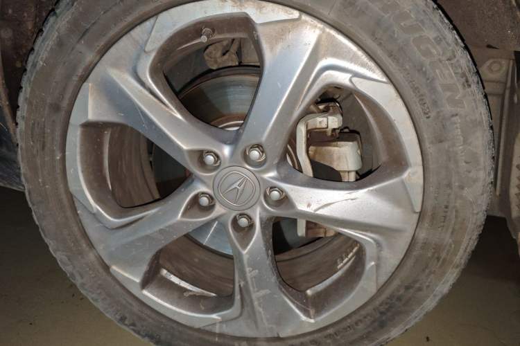 Used Acura CDX 2016 1.5T Two-Wheel Drive Deluxe Edition Right Front Wheel Hub
