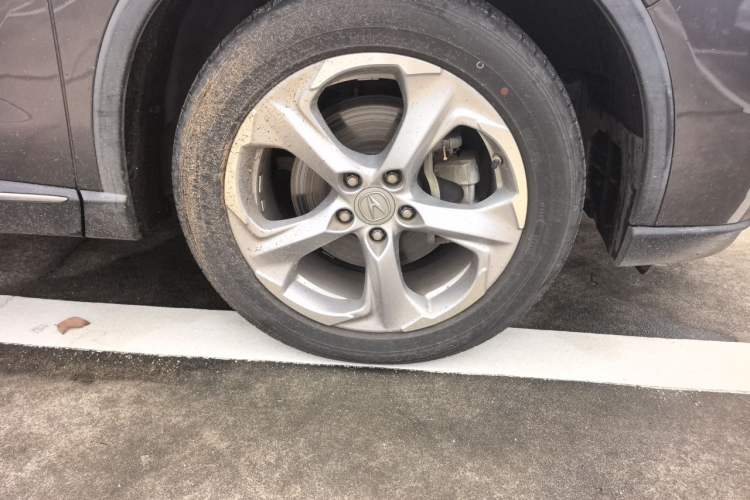 Used Acura CDX 2016 1.5T Two-Wheel Drive Deluxe Edition Right Front Wheel Hub