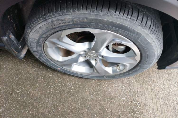 Used Acura CDX 2016 1.5T Two-Wheel Drive Enjoyment Edition Right Front Wheel Hub