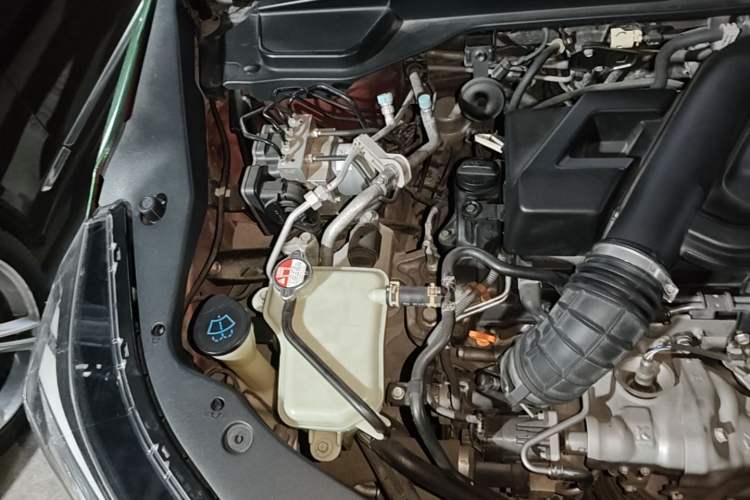Used Acura CDX 2016 1.5T Two-Wheel Drive Deluxe Edition Engine Bay Right