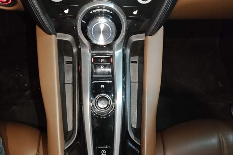 Used Acura CDX 2016 1.5T Two-Wheel Drive Deluxe Edition Gear Lever