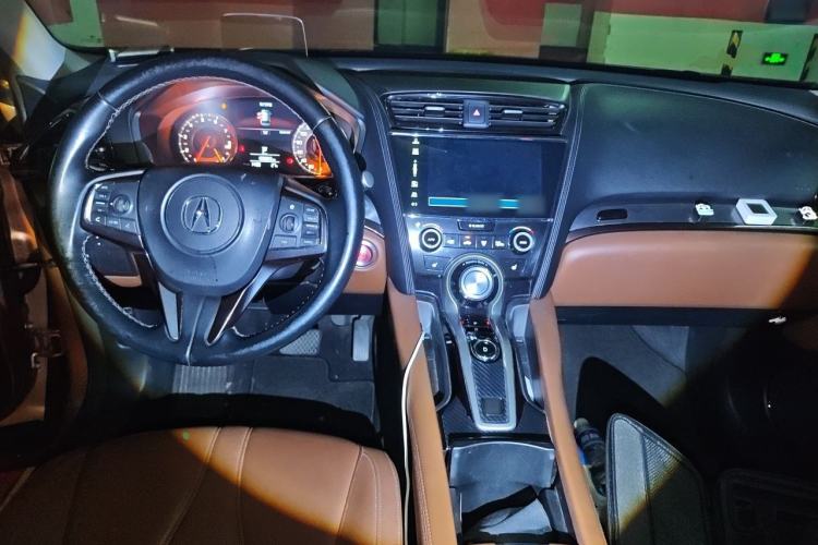 Used Acura CDX 2016 1.5T Two-Wheel Drive Deluxe Edition Center Console