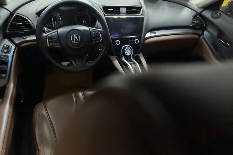 Used Acura CDX 2016 1.5T Two-Wheel Drive Deluxe Edition Center Console