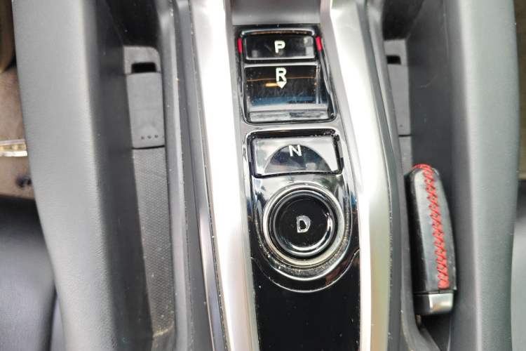 Used Acura CDX 2016 1.5T Two-Wheel Drive Enjoyment Edition Gear Lever