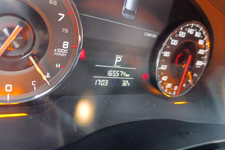 Used Acura CDX 2016 1.5T Two-Wheel Drive Deluxe Edition Odometer Close Up