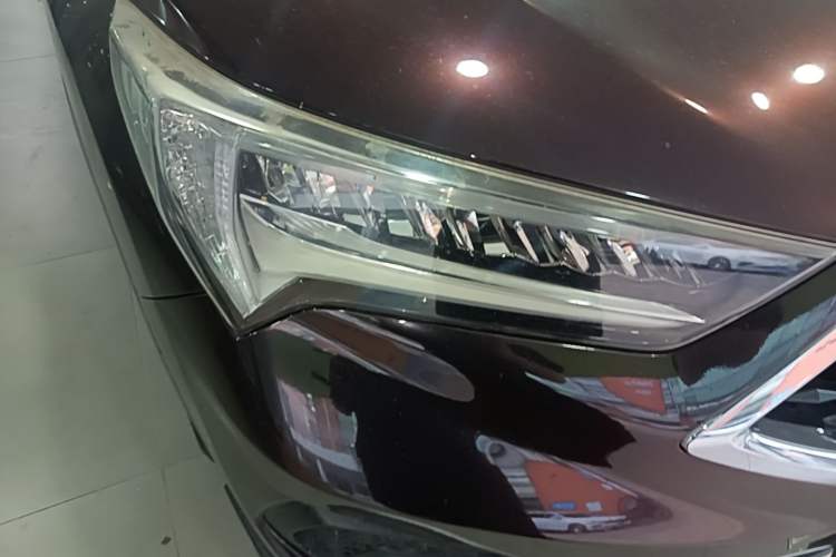 Used Acura CDX 2016 1.5T Four-Wheel Drive Luxury Edition Right Front Headlight