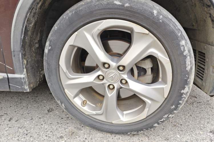 Used Acura CDX 2016 1.5T Two-Wheel Drive Enjoyment Edition Right Front Wheel Hub