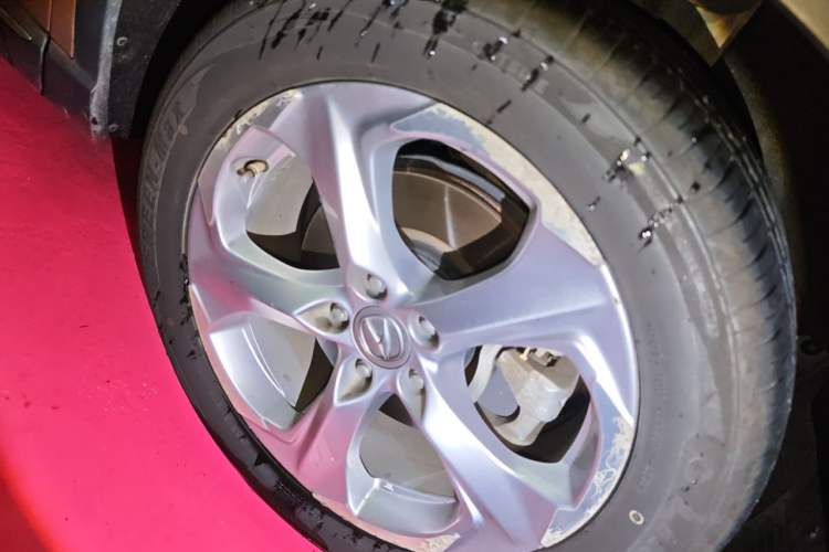 Used Acura CDX 2016 1.5T Two-Wheel Drive Deluxe Edition Right Front Wheel Hub