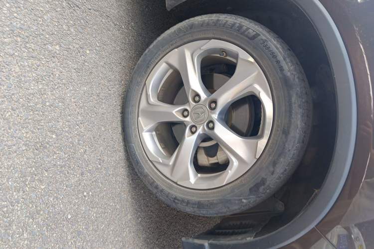 Used Acura CDX 2016 1.5T Two-Wheel Drive Deluxe Edition Right Front Wheel Hub