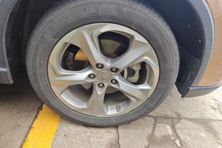 Used Acura CDX 2016 1.5T Two-Wheel Drive Deluxe Edition Right Front Wheel Hub