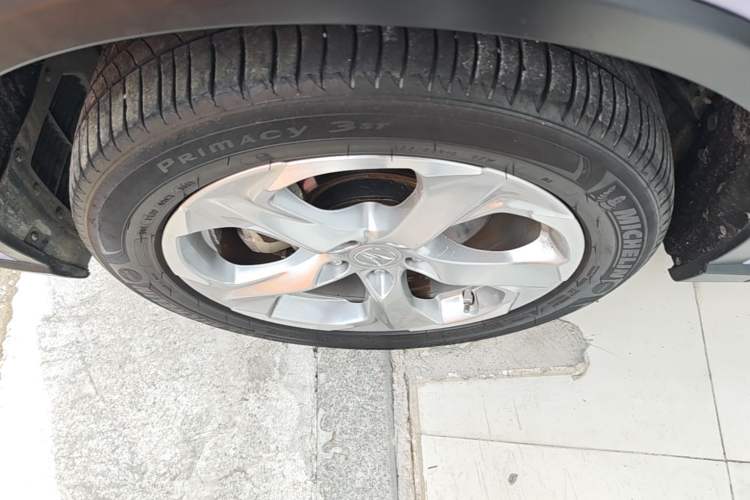 Used Acura CDX 2016 1.5T Two-Wheel Drive Deluxe Edition Left Front Wheel Hub