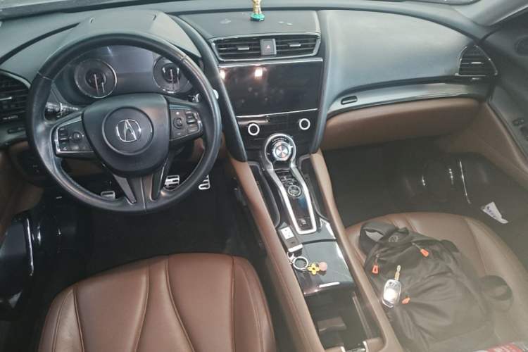 Used Acura CDX 2016 1.5T Two-Wheel Drive Deluxe Edition Center Console