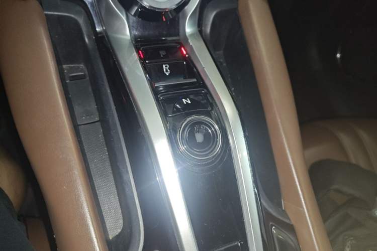 Used Acura CDX 2016 1.5T Two-Wheel Drive Deluxe Edition Gear Lever